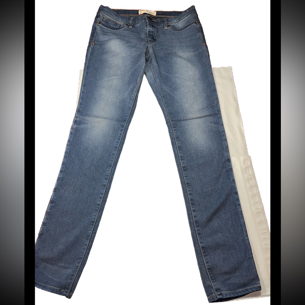 Dittos Blue Jeans 28 SOFT STRETCHY Zip, back Pockets Light Wash RAYON POLYESTER